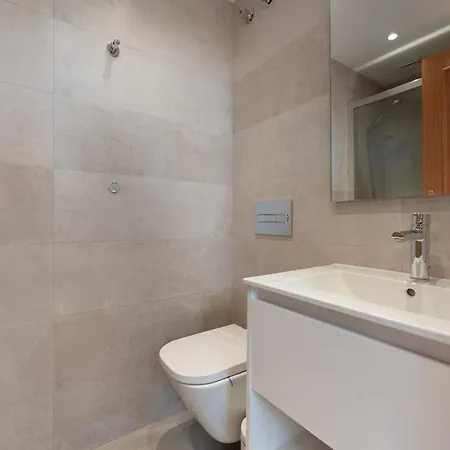 Beachside Townhouse - Sleeps 8 * Marbella