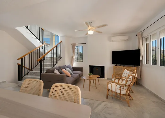 Beachside Townhouse - Sleeps 8 Feriehus