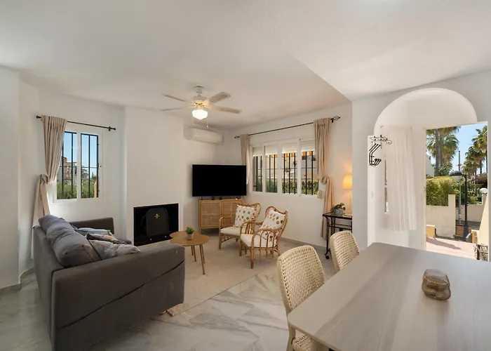 Beachside Townhouse - Sleeps 8 * Marbella