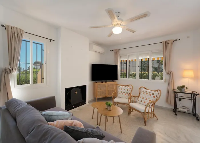 Beachside Townhouse - Sleeps 8 Feriehus Marbella