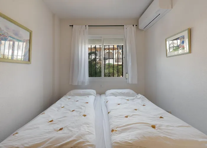 Beachside Townhouse - Sleeps 8 * Marbella