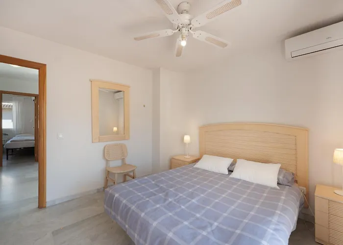 Beachside Townhouse - Sleeps 8 * Marbella