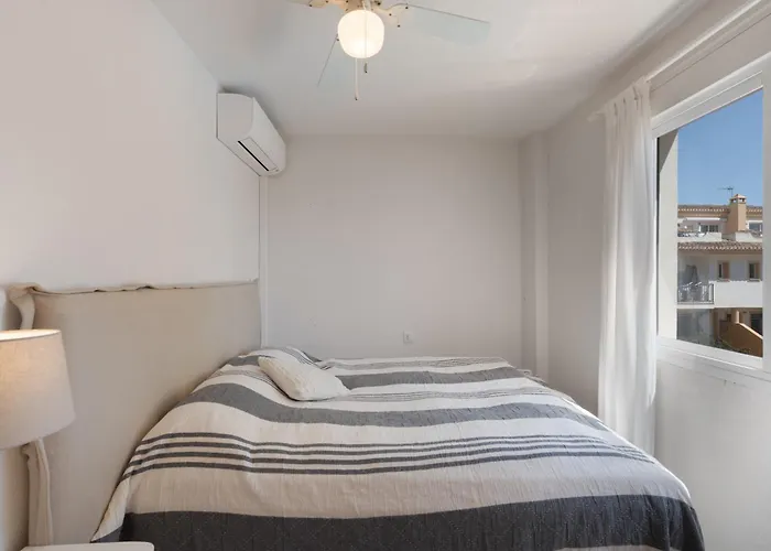 Beachside Townhouse - Sleeps 8 * Marbella