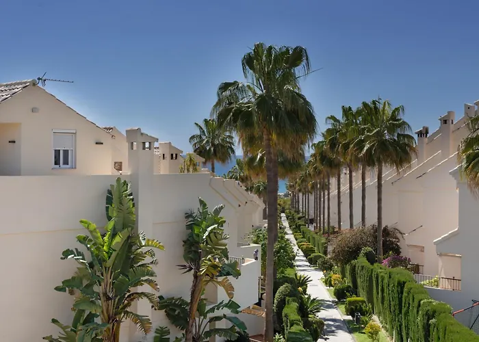 Beachside Townhouse - Sleeps 8 *