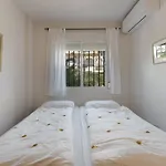 Beachside Townhouse - Sleeps 8 * Marbella