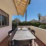 Beachside Townhouse - Sleeps 8 Marbella