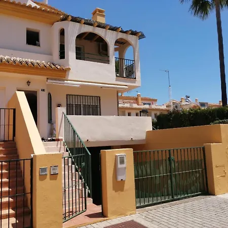 Beachside Townhouse - Sleeps 8 בית נופש