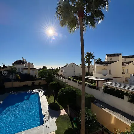 Beachside Townhouse - Sleeps 8 מארבלה