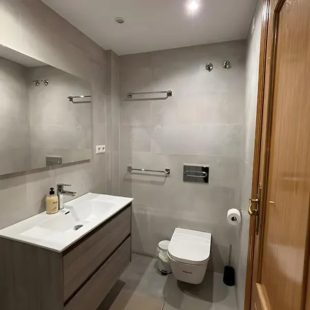 Beachside Townhouse - Sleeps 8 * 마르베야