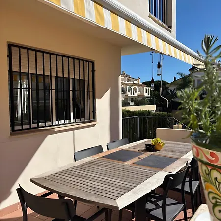 Beachside Townhouse - Sleeps 8 펜션 마르베야