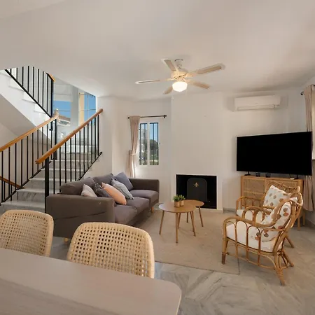 Beachside Townhouse - Sleeps 8 Holiday home