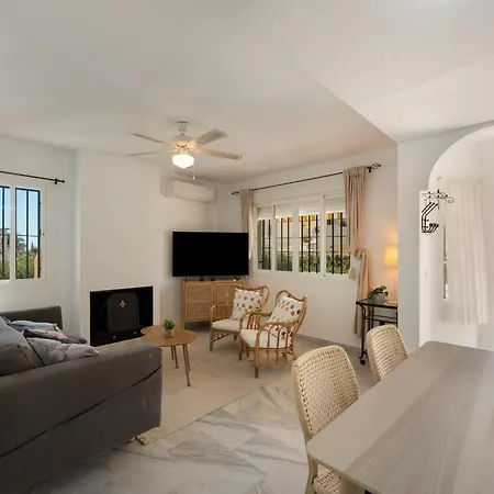 Beachside Townhouse - Sleeps 8 * Marbella