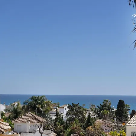 Beachside Townhouse - Sleeps 8 ماربيا