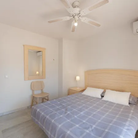 Beachside Townhouse - Sleeps 8 بيت للعطل ماربيا
