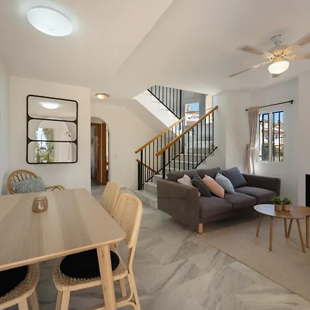 بيت للعطل Beachside Townhouse - Sleeps 8 ماربيا