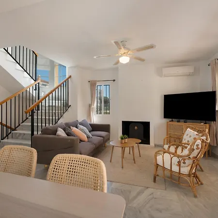 Beachside Townhouse - Sleeps 8 * ماربيا