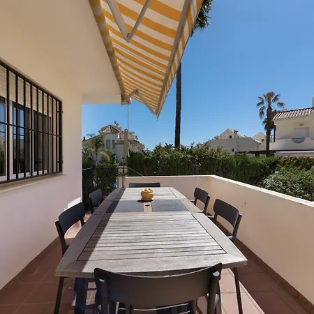 Beachside Townhouse - Sleeps 8 بيت للعطل ماربيا