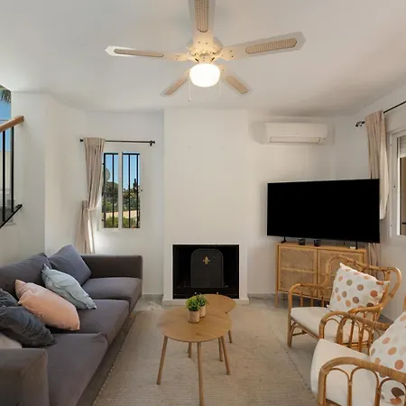 Beachside Townhouse - Sleeps 8 * ماربيا