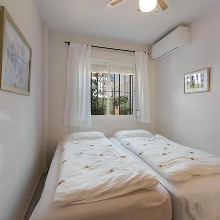 Beachside Townhouse - Sleeps 8 بيت للعطل ماربيا