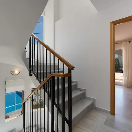 Beachside Townhouse - Sleeps 8 ماربيا