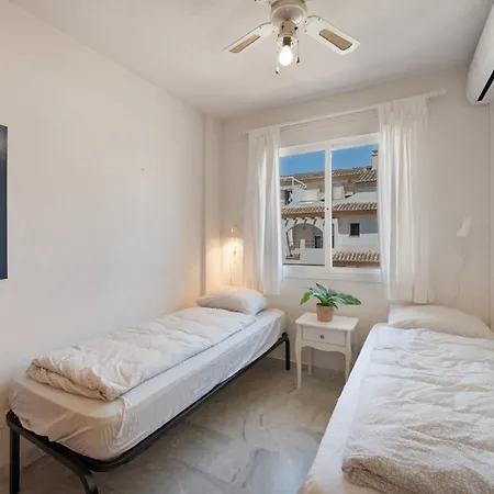 Beachside Townhouse - Sleeps 8 * ماربيا