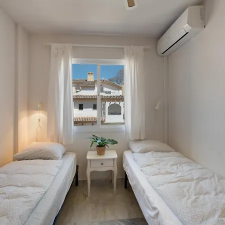 بيت للعطل Beachside Townhouse - Sleeps 8 ماربيا