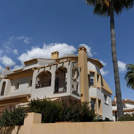 Beachside Townhouse - Sleeps 8 Μαρμπέλλα