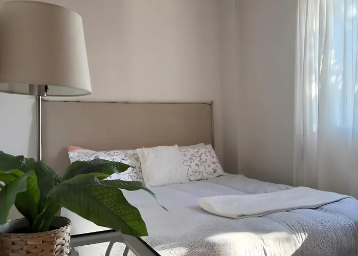 Beachside Townhouse - Sleeps 8 Ferienhaus Marbella