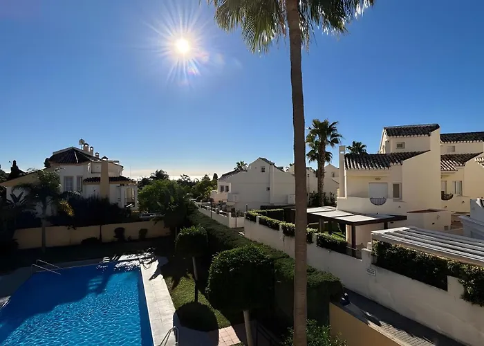 Beachside Townhouse - Sleeps 8 Marbella