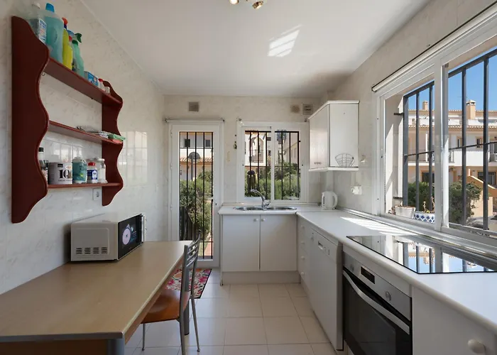 Beachside Townhouse - Sleeps 8 * Marbella