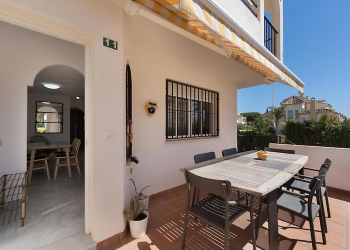 Beachside Townhouse - Sleeps 8 Holiday home *