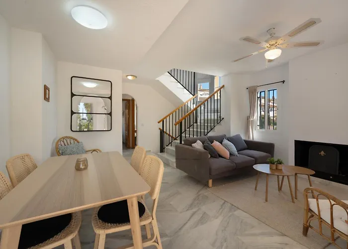 Beachside Townhouse - Sleeps 8 ماربيا