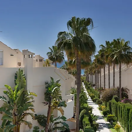 Beachside Townhouse - Sleeps 8 *